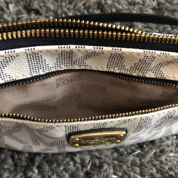 Logo Wristlet - Picture 4 of 4